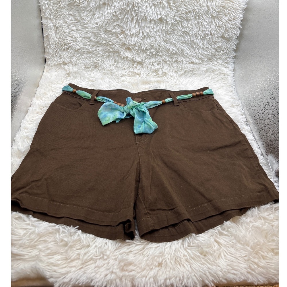 Lee Just Below The Waist Brown Shorts with Tie Dye Beaded Belt Size 16M 4978024